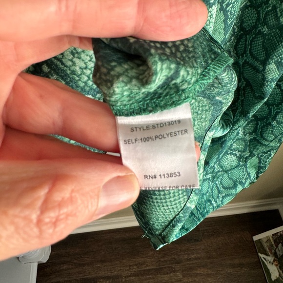 Gwendolyn snake print midi dress. Size small. BNWT. Smoke free. Pet free - Picture 10 of 11